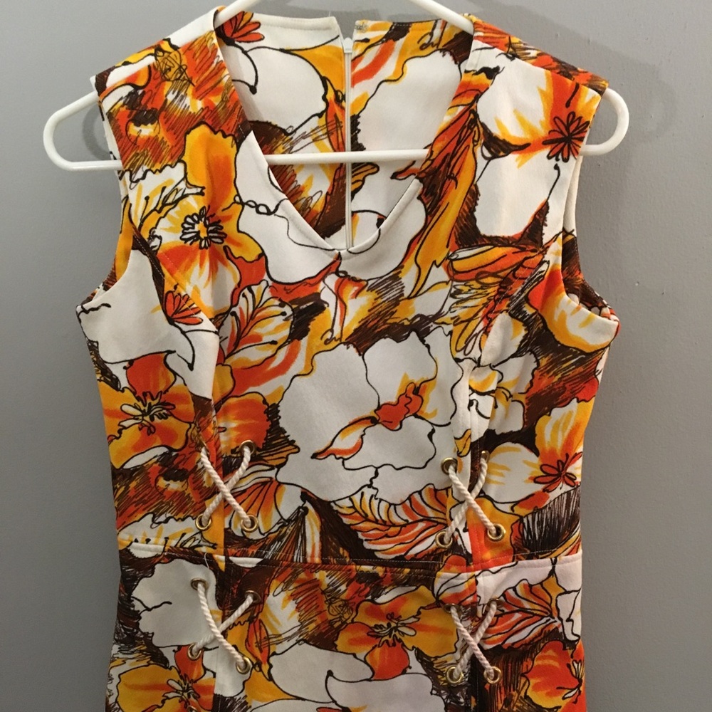 VINTAGE orange and white tank top blouse